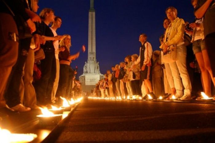 23. augusta vakarā pie Brīvības pieminekļa notiks tradicionālais Ugunsceļš