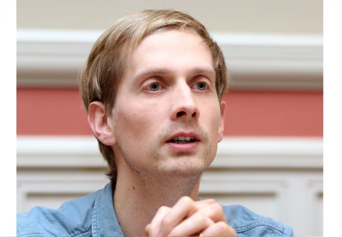 Elmārs Seņkovs: "Šobrīd ekstrēmākais ir iestudēt izrādi "Pūt, vējiņi!"." Ekspresjautājumi režisoram