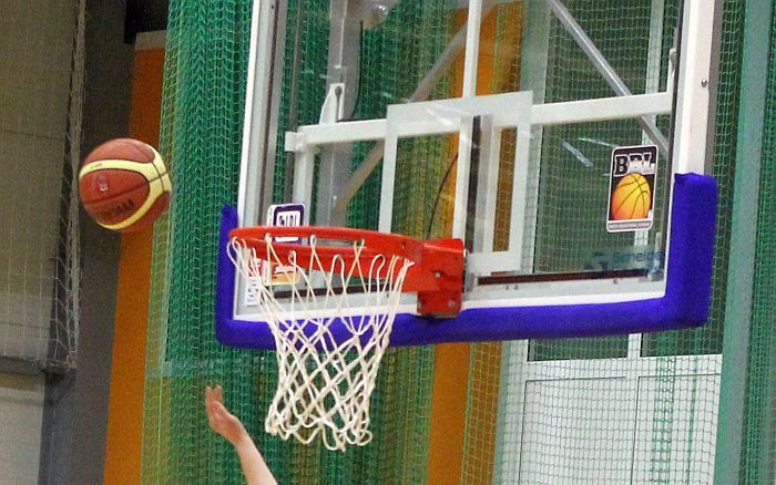 Carnikavas basketbolisti piedzīvo neveiksmi gada pirmajā mājas spēlē