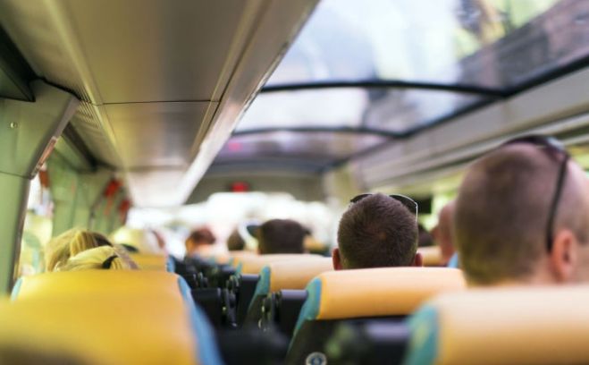 Aptauja: Latvijā 56% aptaujāto iedzīvotāju autobusos piesprādzējas ar drošības jostu