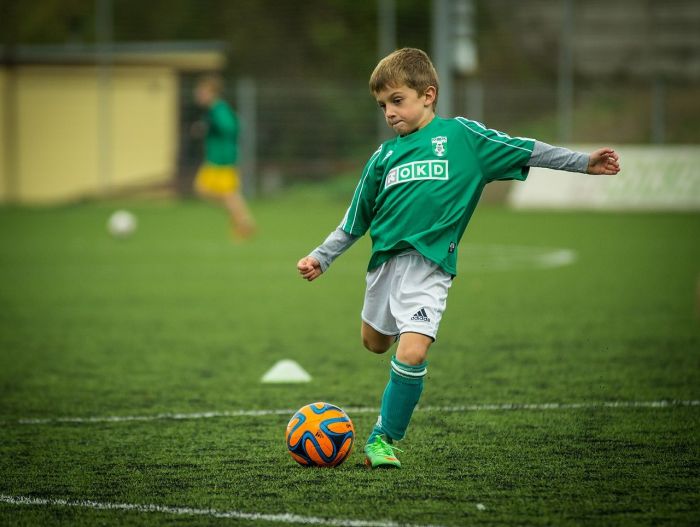 Pediatre: Bērnam katrā vecumā jāattīsta atšķirīgas fiziskās prasmes, bet sporta veidi – jāvariē