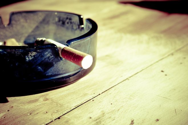 Aptauja: Latvijā 50% jauniešu smēķē, turklāt 28% no viņiem – regulāri