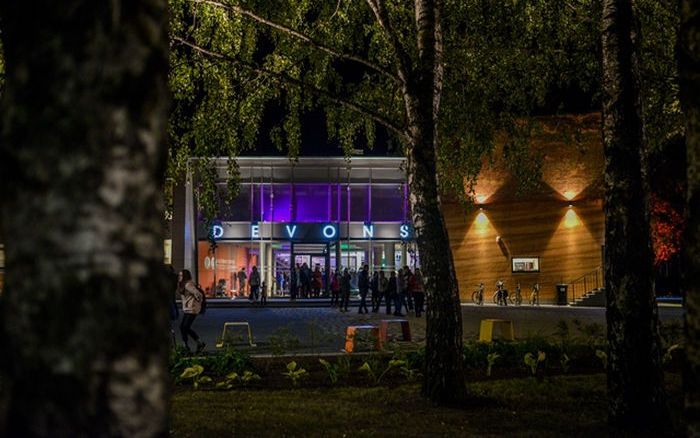 14.septembrī tika atklāts kultūras centrs &quot;Siguldas devons&quot;. Ēka nosaukta par godu periodam, kas Gaujas smilšakmens slāņos ierakstījis maģisku kodu no laika, kad Siguldas apkaimi klāja ūdeņi.