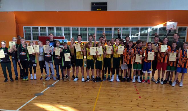 Mārupes un Ādažu basketbolisti savā starpā sadala Pierīgas skolu turnīra medaļas