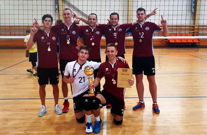 Foto: Pierīgas novadu volejbola turnīrā triumfē Krimuldas komanda