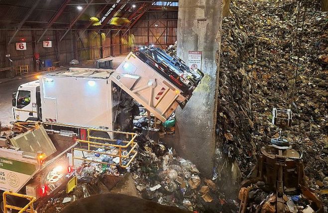 Atkritumu reģenerācijas rūpnīca Francijas pilsētā Tulonā. Foto – Liene Ozola