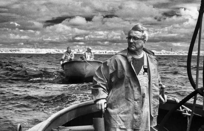 Andris Skuja Kuivižos ne tikai zvejo, bet arī glezno un organizē izbraucienus jūrā. Foto – Valdis Brauns