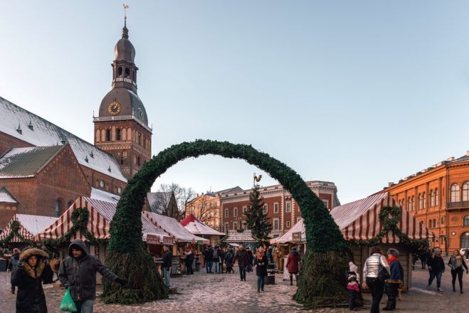 Foto: Pēdējās dienas iespējams apmeklēt Vecrīgas Ziemassvētku tirdziņu