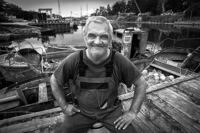 Normunds Grūbe Aģes grīvā vēl cer ieraudzīt jaunu piestātni zvejniekiem Skultes ostā. Foto – Valdis Brauns