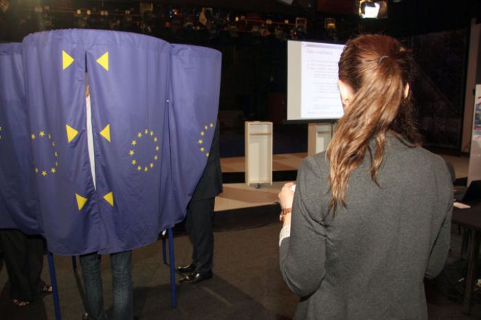 Valsts budžeta kavēšanās dēļ var būt apdraudēta iespēja EP vēlēšanās balsot jebkurā iecirknī