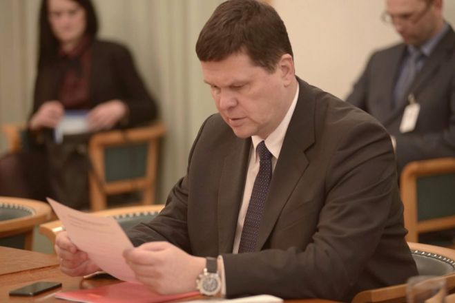 Gerhards valdībā iesniedzis likumprojektu par Rīgas domes atlaišanu