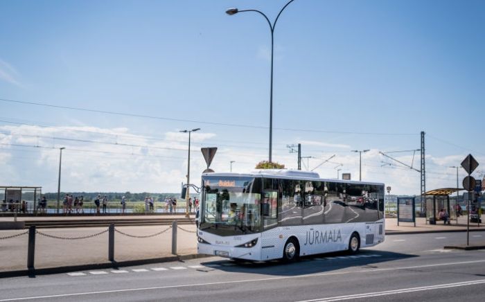 Autobusu biļetes Jūrmalā no septembra kļūs lētākas