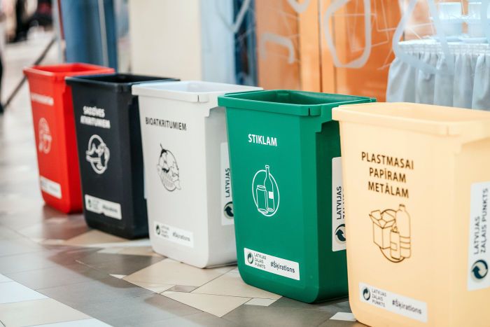Kurā konteinerā mest? 10 lietas, kas mulsina, šķirojot atkritumus