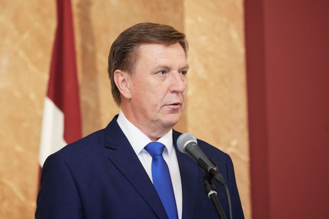 Premjers vēlas Ušakova atkāpšanos, bet ar Rīgas domes atlaišanas likumprojektu nesteigsies