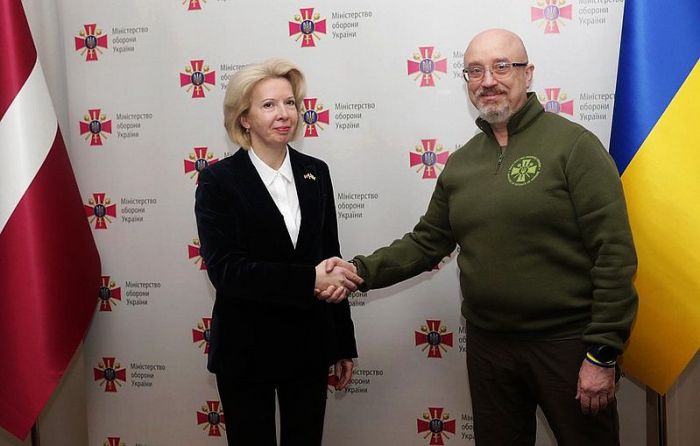 Aizsardzības ministre Ināra Mūrniece vizītē Kijivā tiekas ar Ukrainas aizsardzības ministru Oleksiju Rezņikovu. Foto - Ukrainas Aizsardzības ministrija