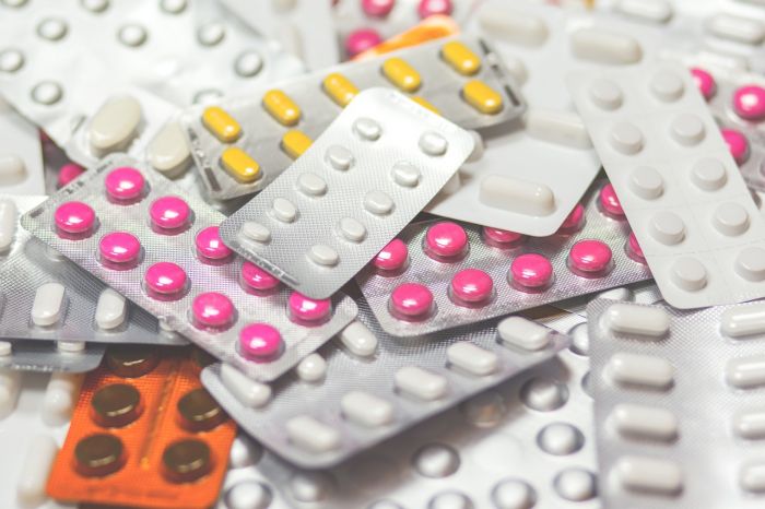 Aptieku īpašnieki: Valsts kompensējamos medikamentus vajadzētu piegādāt ar nelielu rezervi