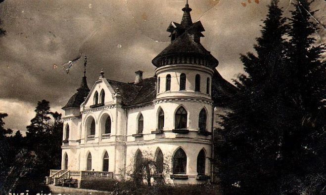 Baltā pils – skaistākā ēka Baldonē – būvēta 1901. gadā kā virsmežziņa Mickeviča dzīvojamā māja. Tagad tur darbojas Jāņa Dūmiņa Baldones mūzikas pamatskola. Foto - publicitātes
