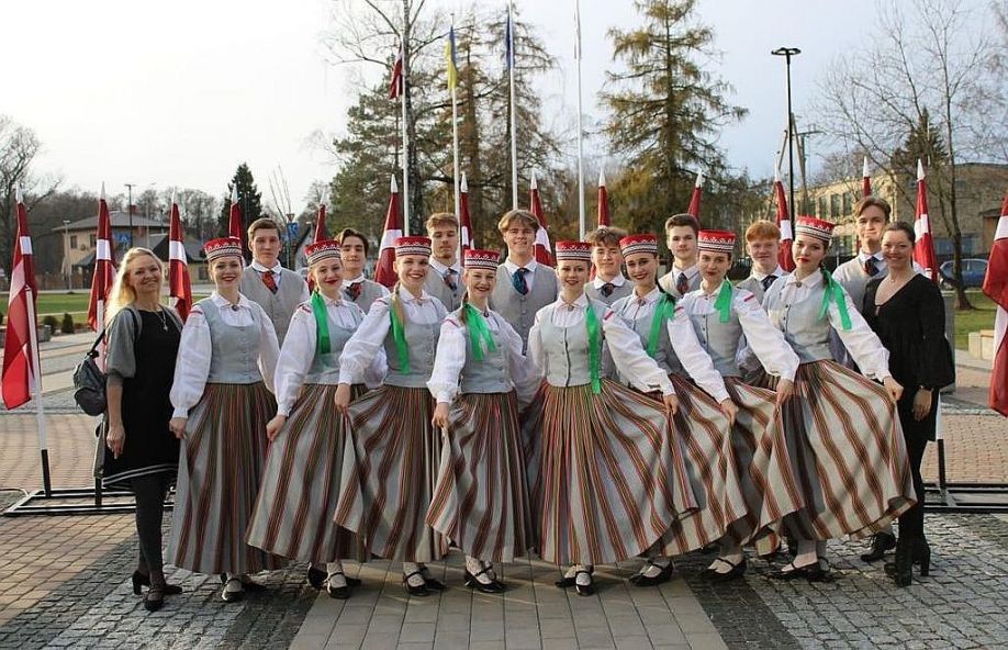Ārsti: Tipiskākās pirotehnikas radītās traumas ir norauti pirksti un sakropļota seja