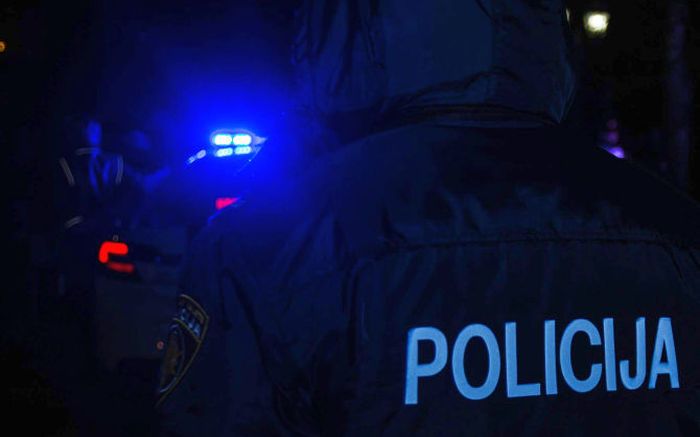 Raidījums: Salaspils policijas iecirknī piepelnās, uzrādot viltus nakts darbu