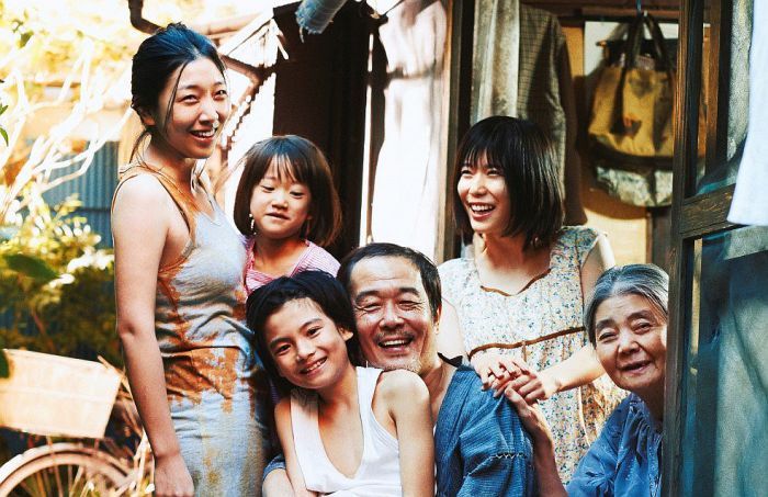 20.XI Japāņu režisora Hirokadzu Koreedas filma "Zaglēni" Siguldā