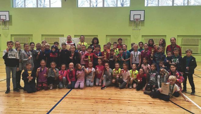 Foto: Pierīgas skolu veiklības stafetēs Krimuldā uzvarējuši mājinieki