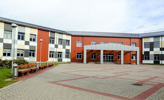 Ķekavas vidusskola. Foto - arhīvs
