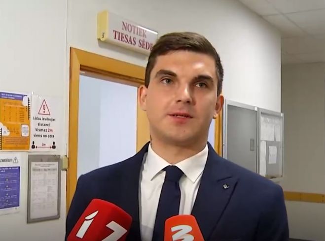 Ja tiesas sēdē apsūdzētais Niks Endziņš no sirds lūdzās, lai žurnālisti iet prom, tai beidzoties, viņš interviju televīzijai neliedza. Ekrānuzņēmums no TV3