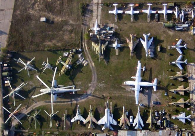 Viktora Talpas lidmašīnu un helikopteru kolekcija ir vienīgā Baltijā un viena no lielākajām visā Eiropā. To ir svarīgi saglabāt kā pamatu nacionālā aviācijas muzeja izveidei. Veco lidmašīnu jaunā mājvieta atradīsies turpat Mārupes novadā – uz lidostas &quot;Rīga&quot; zemes, tikai otrpus lidlaukam, tuvāk Skultes ciemam. Foto: avia.ak22.net