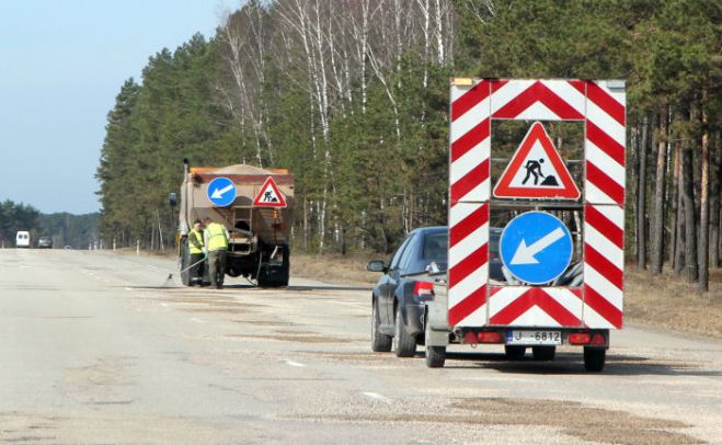 Ceturtā daļa valsts galveno autoceļu un gandrīz puse reģionālo autoceļu ir sliktā un ļoti sliktā tehniskā stāvoklī