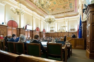 Saeima atceļ avansa maksājumus no saimnieciskās darbības