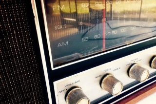 Pēdējo sešu mēnešu laikā radio vismaz reizi dienā klausījušies 63,8% Latvijas iedzīvotāju