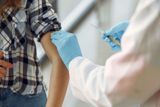 Pret Covid-19 revakcinēti gandrīz 30% vakcinācijas procesu noslēgušo iedzīvotāju