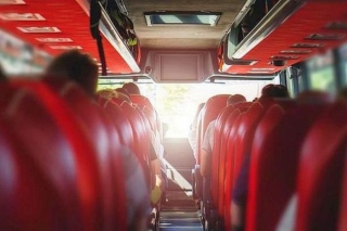 Pasažieru autobusa vadītājam par braukšanu aptuveni 2,5 promiļu reibumā piespriež sešu mēnešu cietumsodu