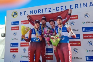 Foto: Kamaniņu braucēju komanda izcīna zeltu Eiropas čempionātā, Vītolai bronza