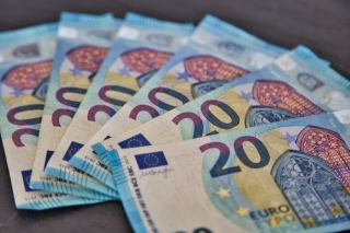 Pensionāriem un pabalstu saņēmējiem no janvāra līdz aprīlim plānots izmaksāt 20 eiro atbalstu mēnesī