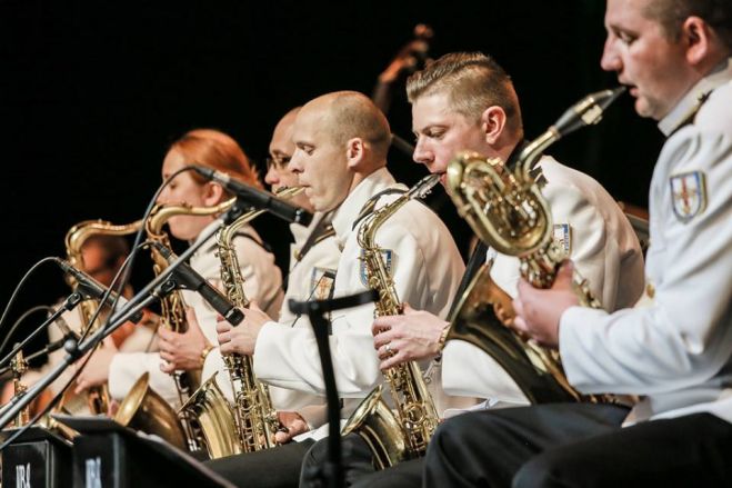 Bruņoto spēku bigbends aicina uz koncertu Ādažos un Liepājā