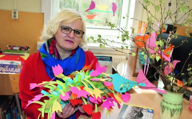 Pavasara sagaidīšana Baldones bibliotēkā un vienlaikus Aspazijas 160. jubilejas atzīmēšana. Foto no privātā arhīva