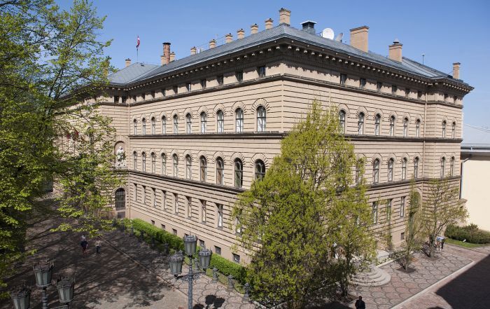 Foto - Liene Ozola un Saeimas administrācija