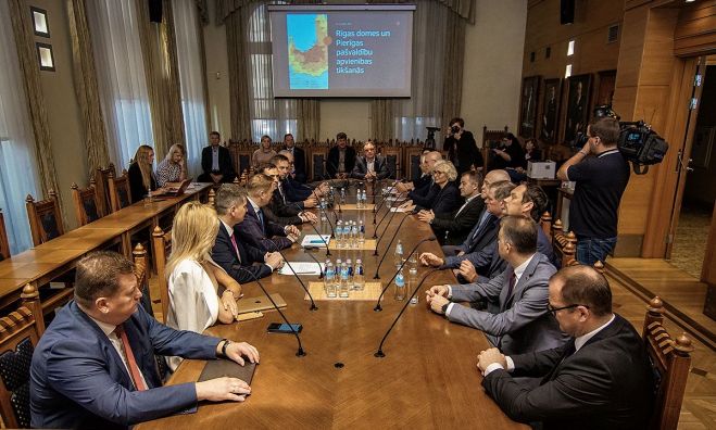 Rīga un Pierīga var sadarboties jebkurā jomā, taču šobrīd galvenās ir satiksmes organizācijas problēmas. Foto – no Rīgas domes arhīva