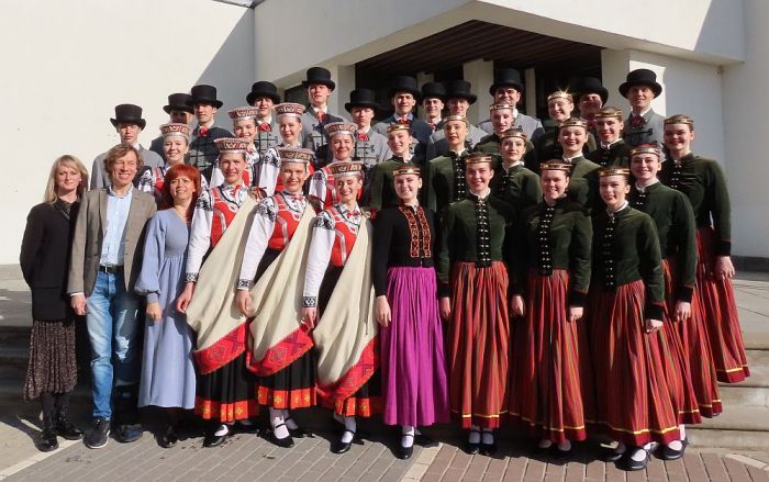 Tautas deju ansamblis “Liesma”. Foto – no privātā arhīva