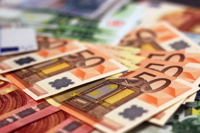 Aptauja Rīgā: Kādām nozarēm vai darbiem jūs atvēlētu neiztērētos desmit miljonus eiro?