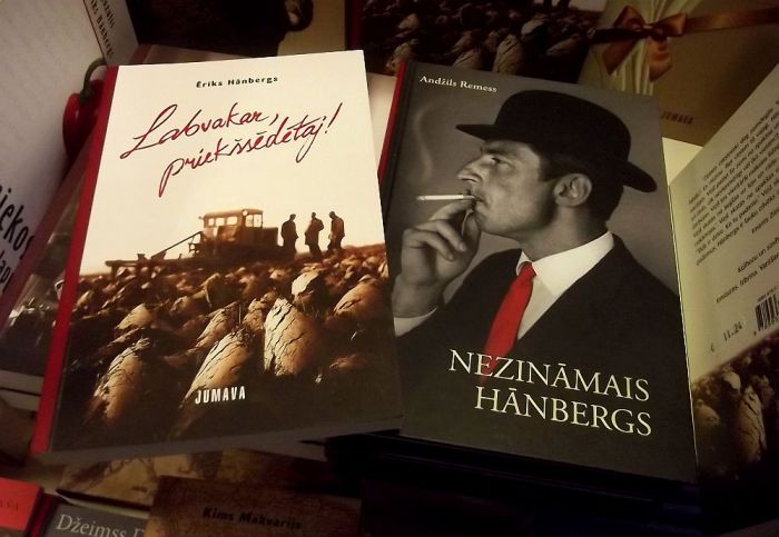 Daudziem joprojām nezināmus faktus par Ēriku Hānbergu var izlasīt Andžila Remesa pirms desmit gadiem sarakstītajā grāmatā “Nezināmais Hānbergs”, kur apraksta varonis vāka foto pieķerts ar pīpi zobos. Tiesa gan, Ēriks Hānbergs nepīpē jau vairāk nekā 30 gadus. Foto – Dzintra Dzene