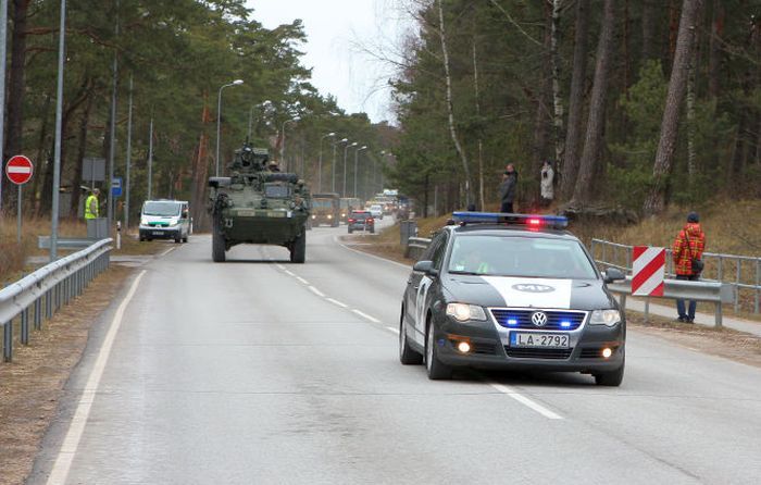 Attēls rakstam: Valsts policija atgādina, kā rīkoties autovadītājiem, ja operatīvie dienesti pavada transportlīdzekļu kolonnu