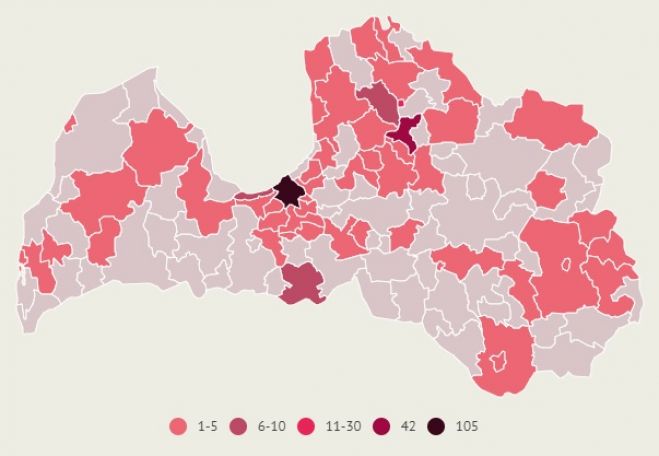 Pašlaik aktīvo Covid-19 saslimšanas gadījumu skaits Latvijas novados. Infografika: LETA