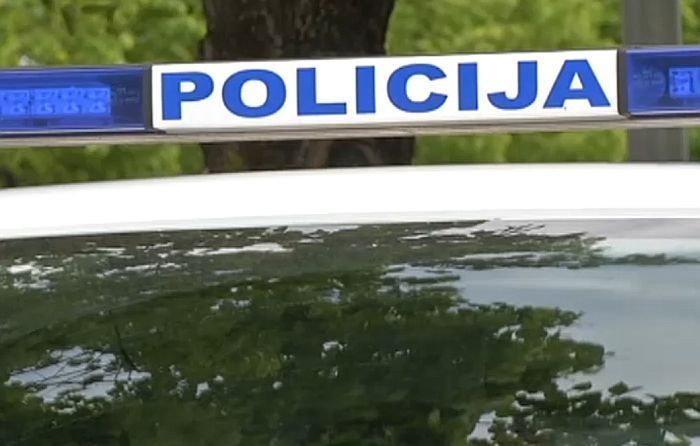 Autobusa un vieglās automašīnas avārijā pie Ādažiem gājis bojā cilvēks
