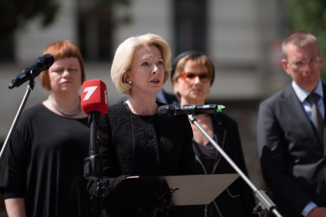 Foto - Ieva Ābele, Saeima, un Ilmārs Znotiņš, Valsts prezidenta kanceleja