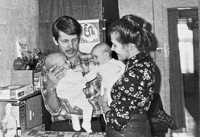 Trīs mēnešus pirms aresta Rožkalnu ģimenē piedzima dvīņi – Rita un Markus. Foto – no privātā arhīva