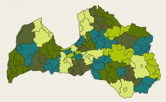 Vides aizsardzības un reģionālās aizsardzības ministrijas piedāvātā administratīvi teritoriālā reforma ar jaunajiem administratīvajiem centriem. Pašvaldību skaitu iecerēts samazināt no 119 līdz 36, apvienojot novadus. Ar vienu krāsu apzīmētas blakus esošas pašvaldības, kuras tiek piedāvāts apvienot (izņēmums – daļu Ķekavas novada teritorijas paredzēts pievienot Olaines novadam). Dati: VARAM. Infografika: LETA