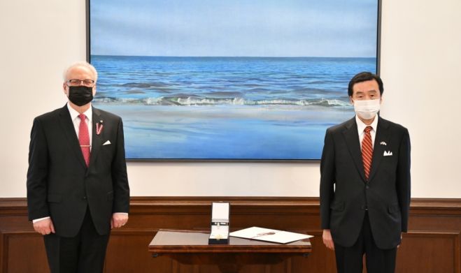 Foto - Ilmārs Znotiņš, Valsts prezidenta kanceleja; Ieva Ābele, Saeima