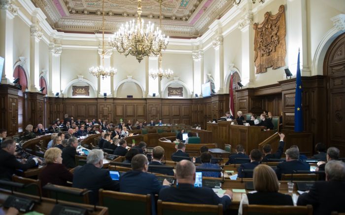 Saeima konceptuāli atbalsta nodokļu nomaksu vienā maksājumā līdz katra mēneša 23.datumam